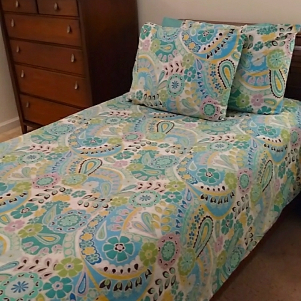 Pottery Barn teen/kids duvet cover, and 2 matching pillowcases.
